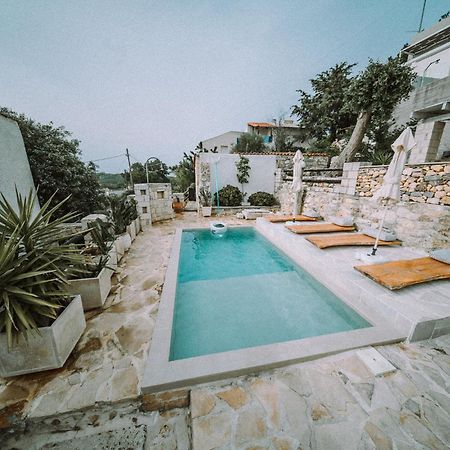 ArménoiAntonia'S Stonebuilt Mansion With A Private Pool别墅 外观 照片