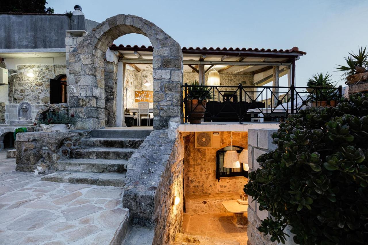 ArménoiAntonia'S Stonebuilt Mansion With A Private Pool别墅 外观 照片