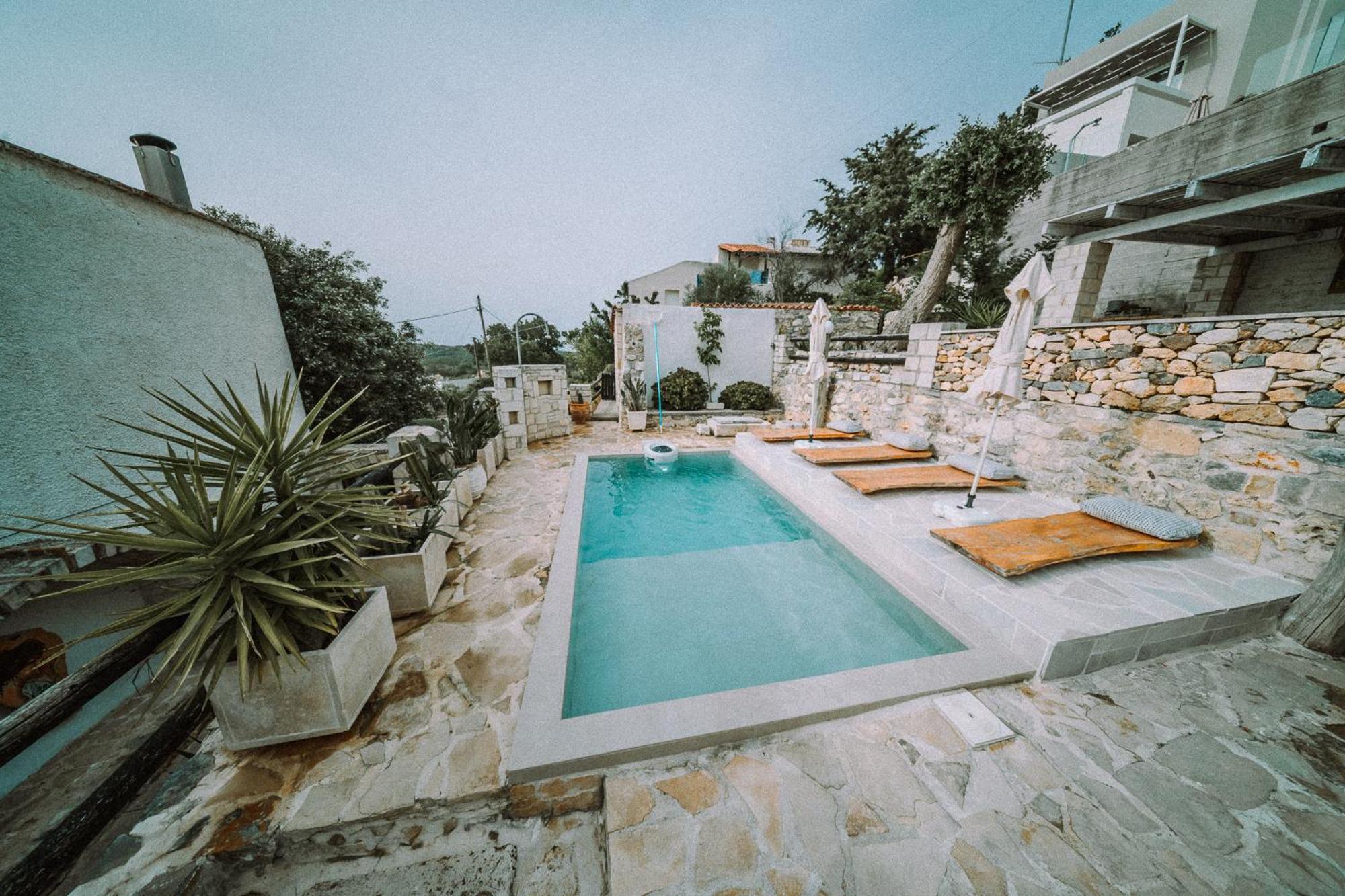 ArménoiAntonia'S Stonebuilt Mansion With A Private Pool别墅 外观 照片