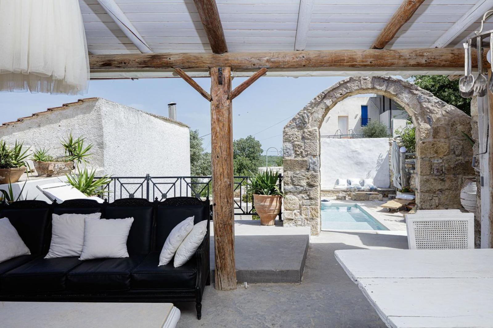 ArménoiAntonia'S Stonebuilt Mansion With A Private Pool别墅 外观 照片