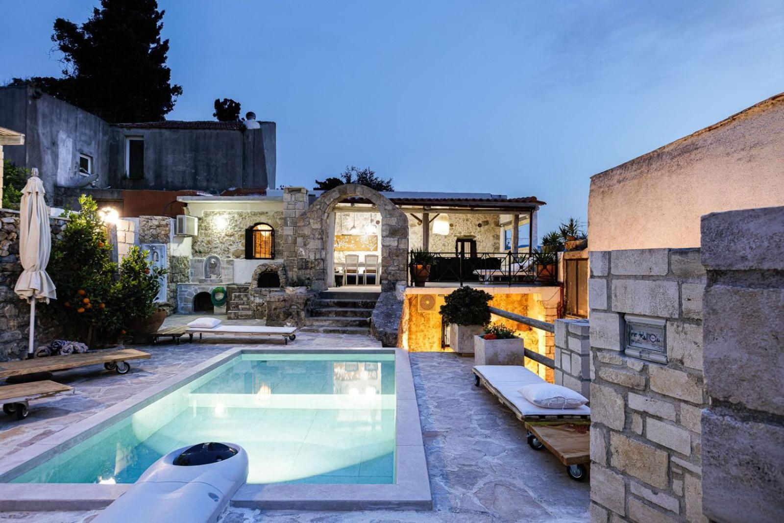 ArménoiAntonia'S Stonebuilt Mansion With A Private Pool别墅 外观 照片